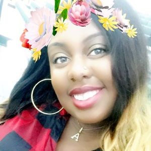 Meet your Posher, Alexis